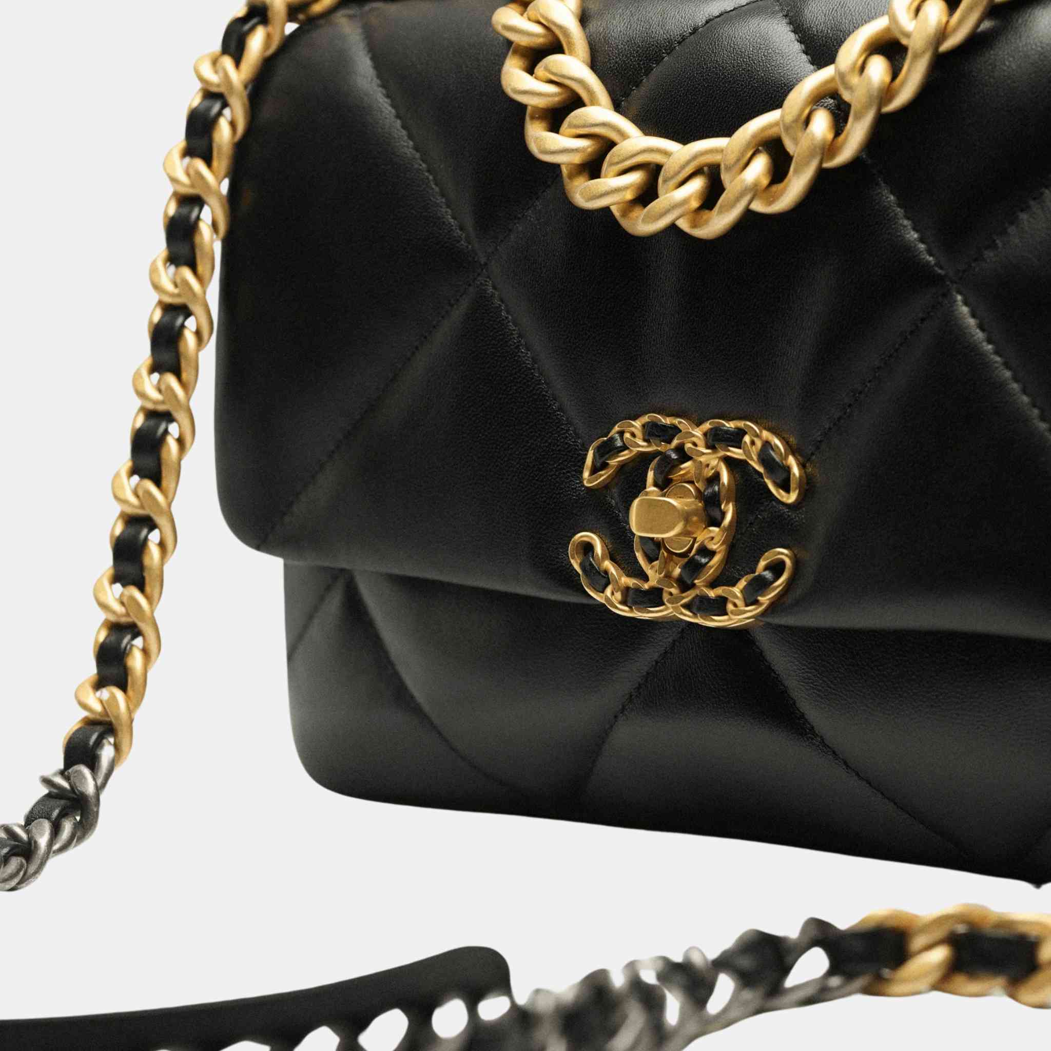 Chanel 19 Handbag Shiny Lambskin - Image 3