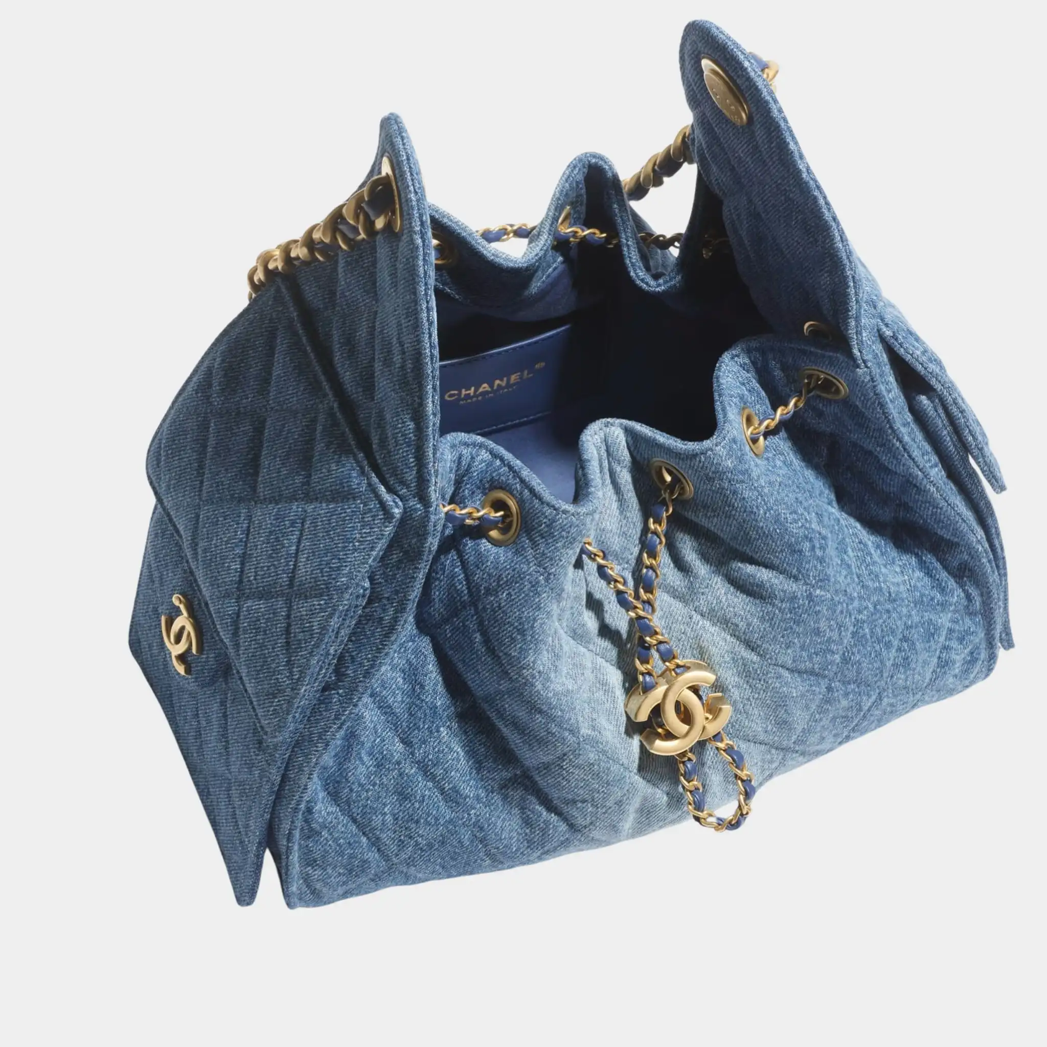 Chanel 25 Small Handbag washed denim & Gold Tone Metal - Image 3