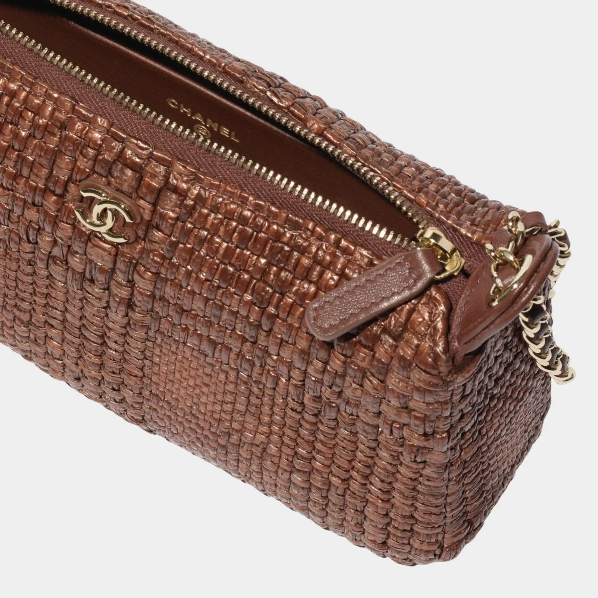 Clutch With Chain Braided Raffia & Gold Tone Metal - Image 3