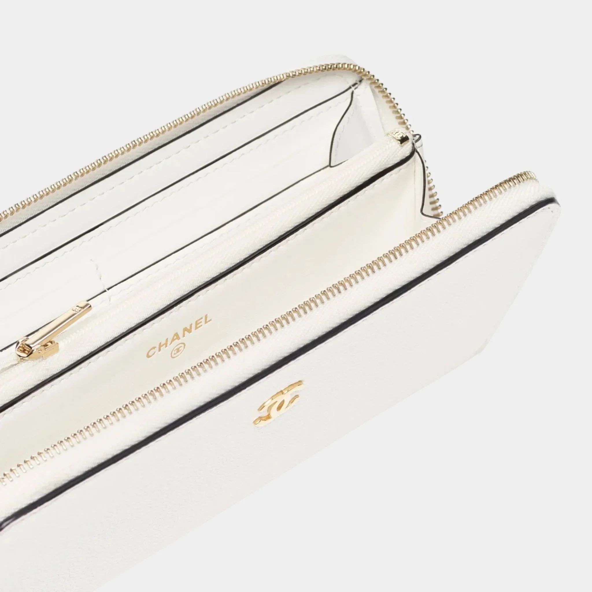 Long Zipped Wallet in White & Black Grained Goatskin & Gold Metal - Image 2