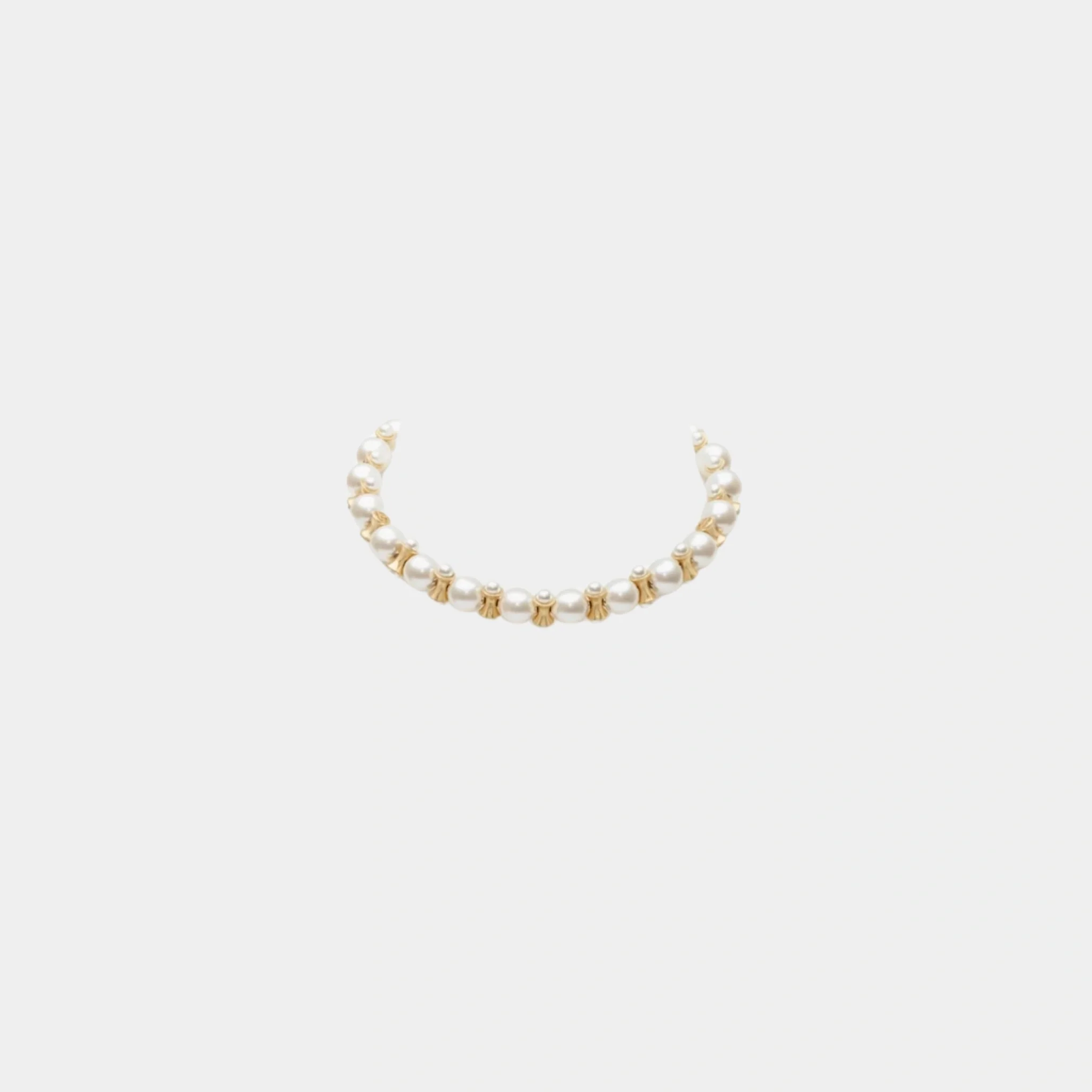 Necklace in Gold Metal & Glass Pearls