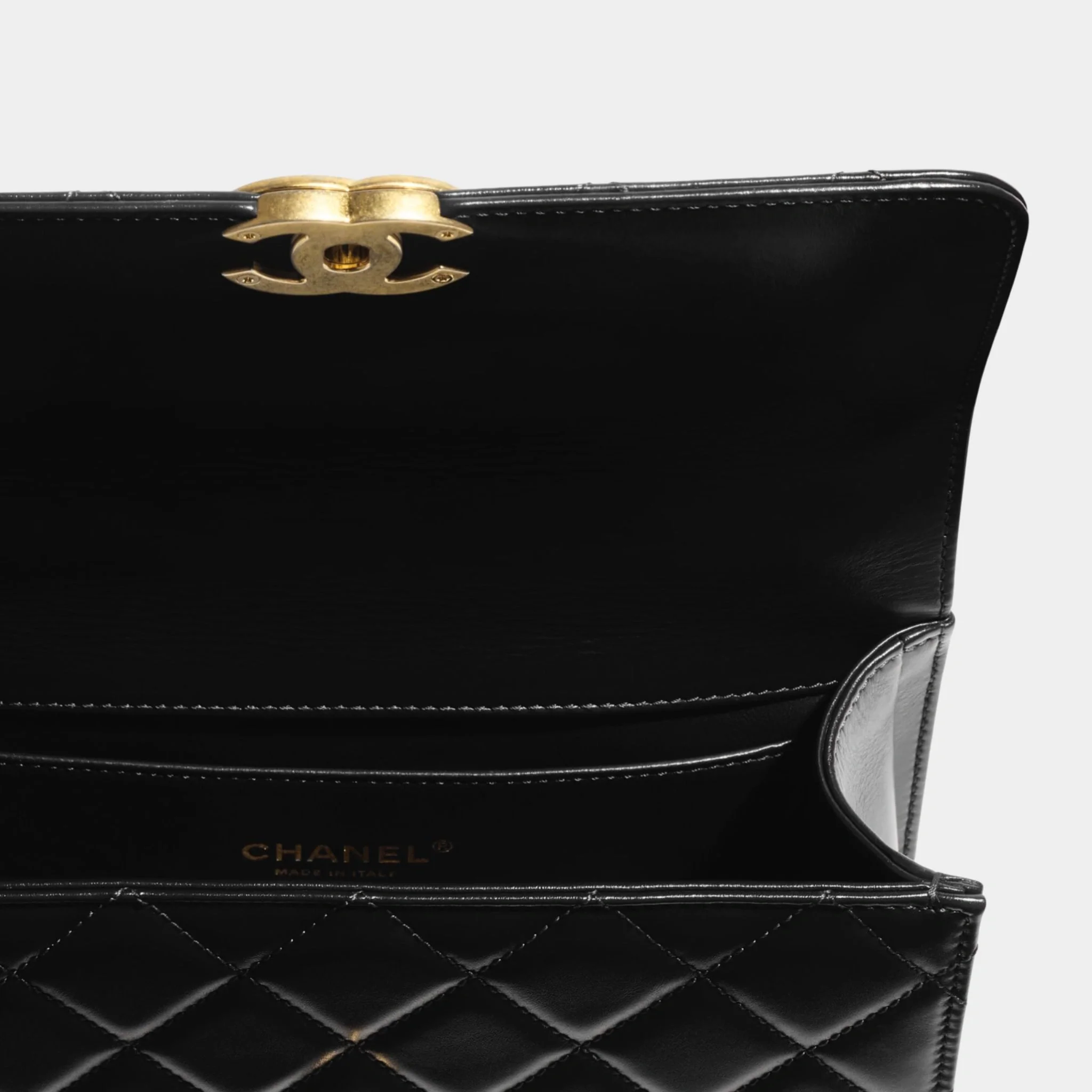 Small Flap Bag Shiny Calskin & Gold Tone Metal Black - Image 2