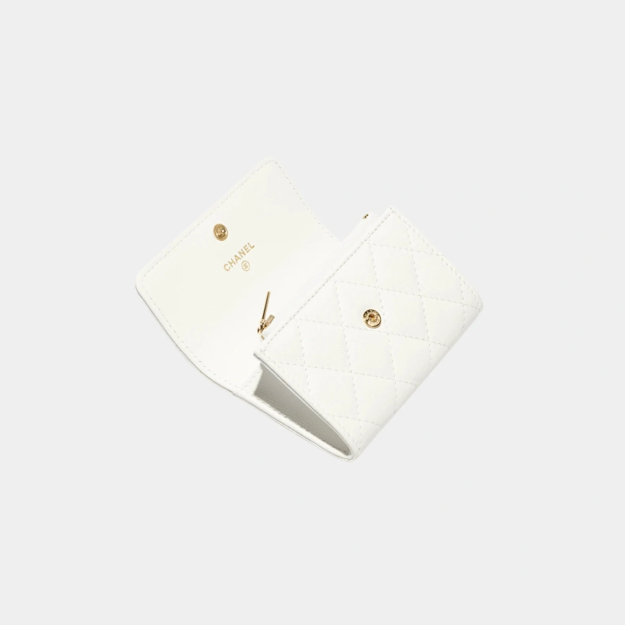 White Flap Card Holder in Grained Shiny Calfskin - Image 2