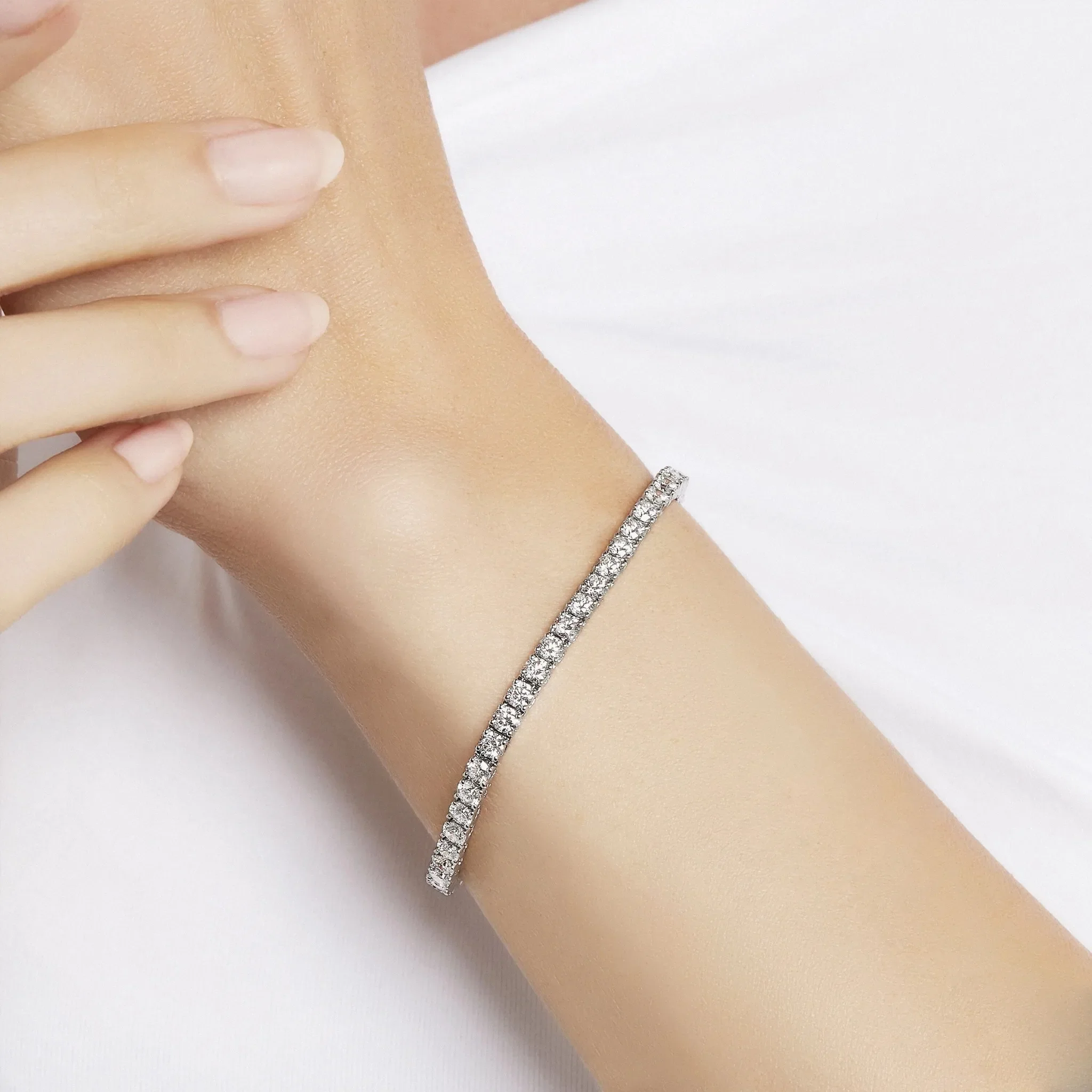 Classic Graff Round Diamond Bracelet - Image 2