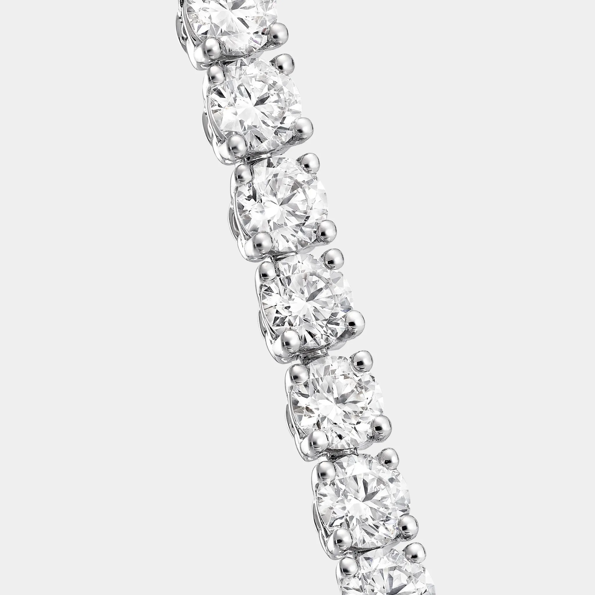 Classic Graff Round Diamond Slim Bracelet - Image 2