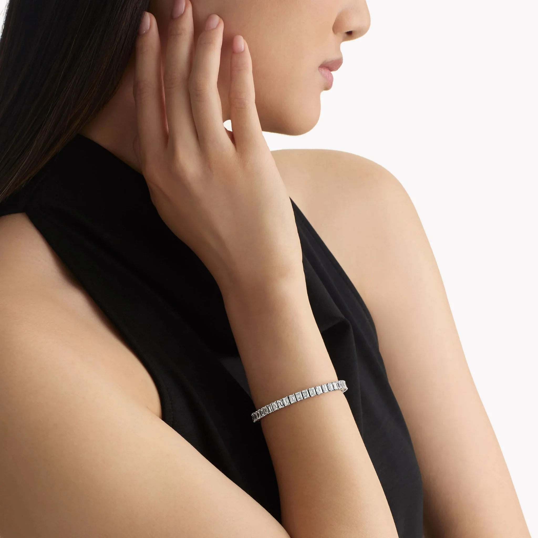 Classic Graff Slim Emerald Cut Diamond Bracelet - Image 2
