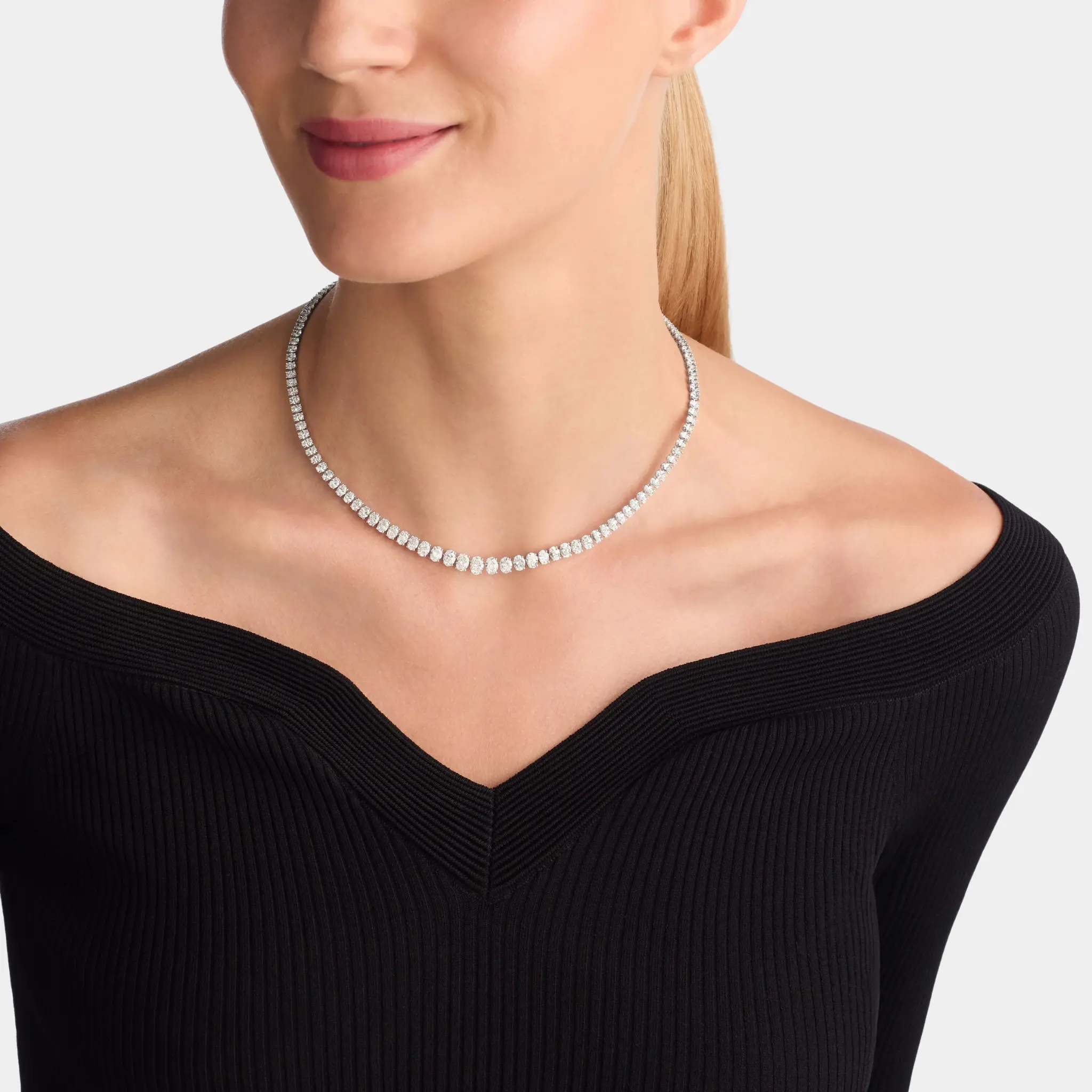 Classic Graff White Oval Diamond Graduated Line Necklace - Image 2