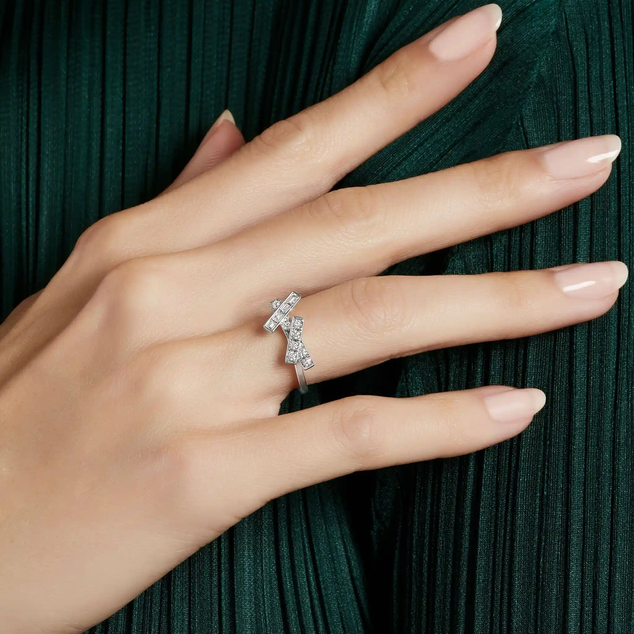 Threads Diamond Mini Ring - Image 3