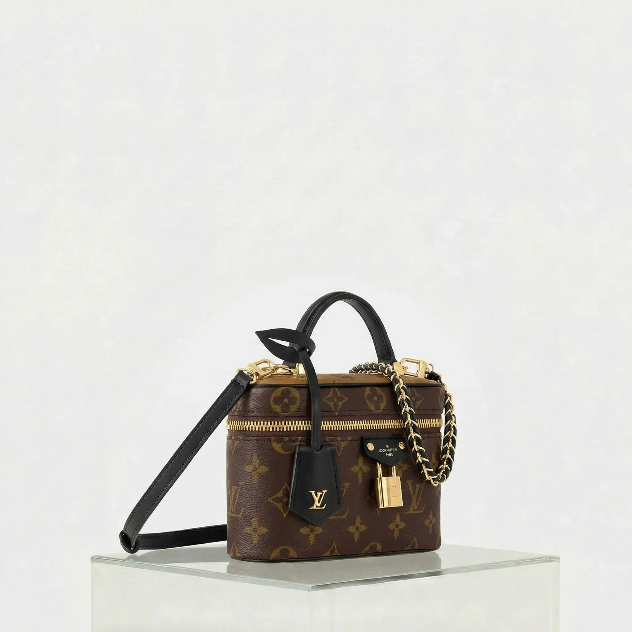 Vanity Chain Pouch Monogram Canvas - Image 2