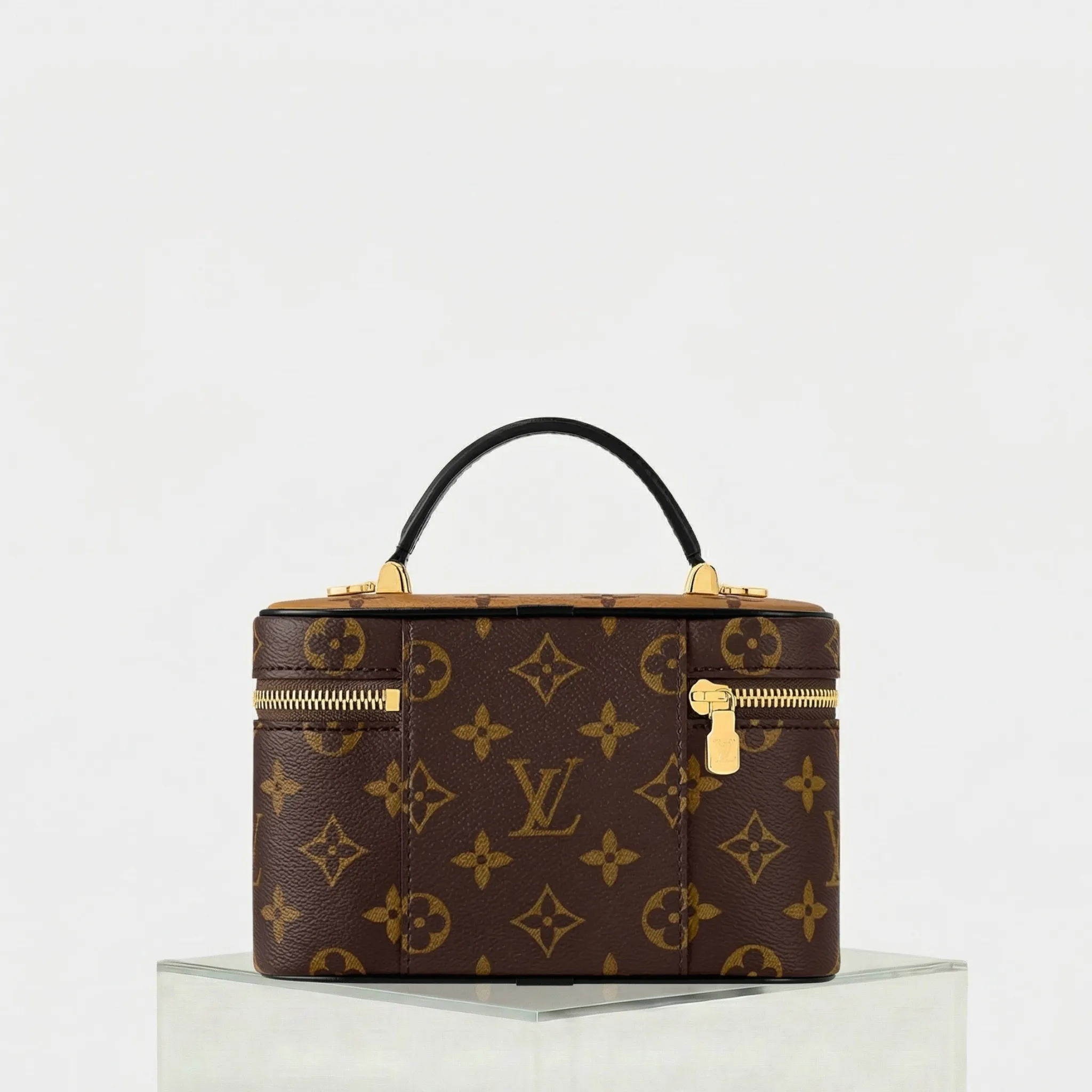 Vanity Chain Pouch Monogram Canvas - Image 3