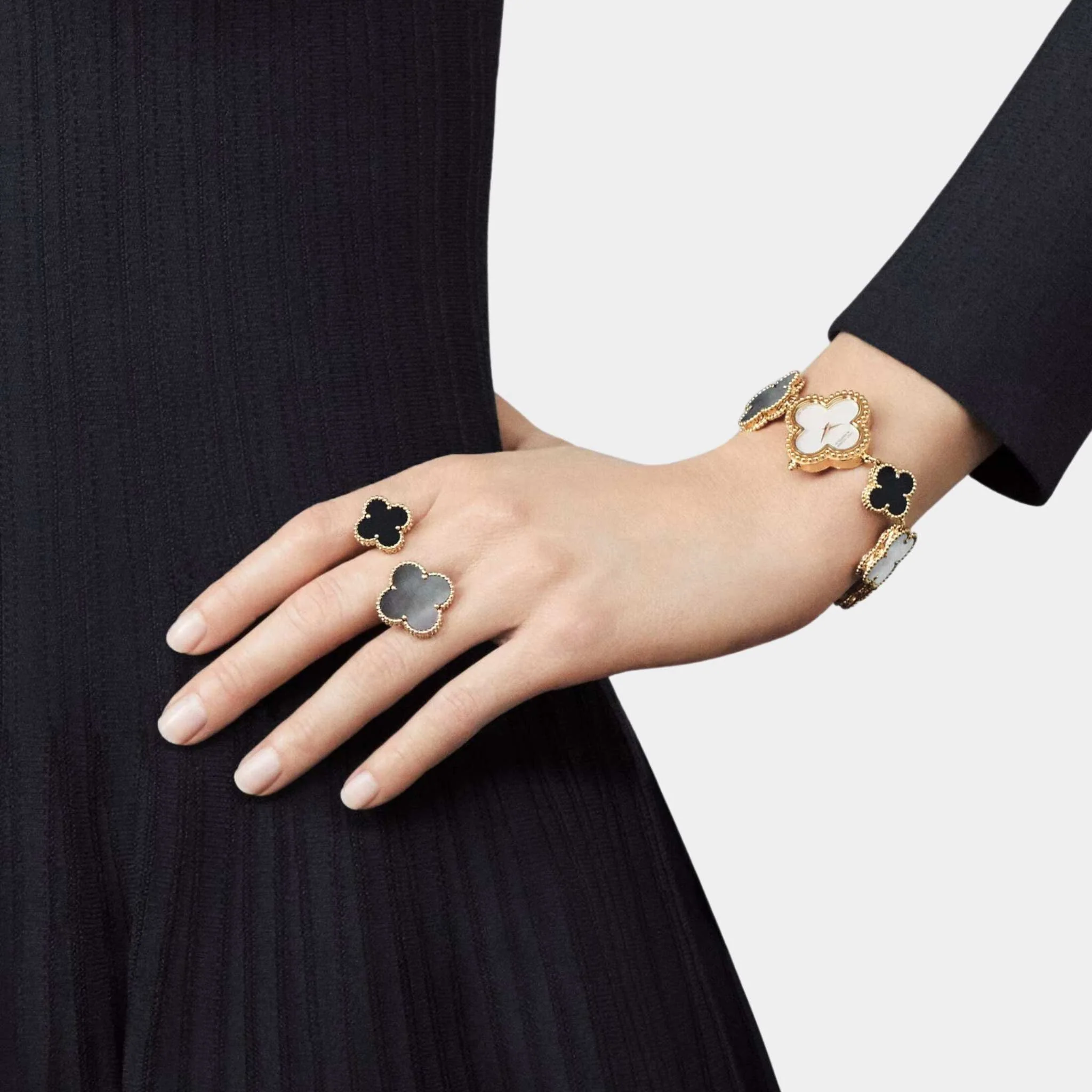 Magic Alhambra Between The Finger Ring Yellow Gold With Pearl Onyx - Image 2