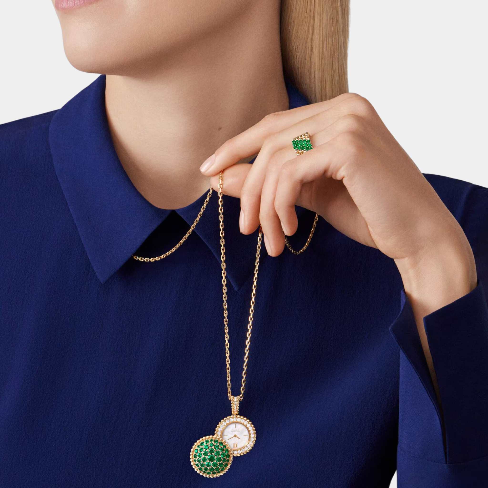 Perlée Secret Pendant Watch yellow Gold Diamond Emerald With Pearl - Image 2