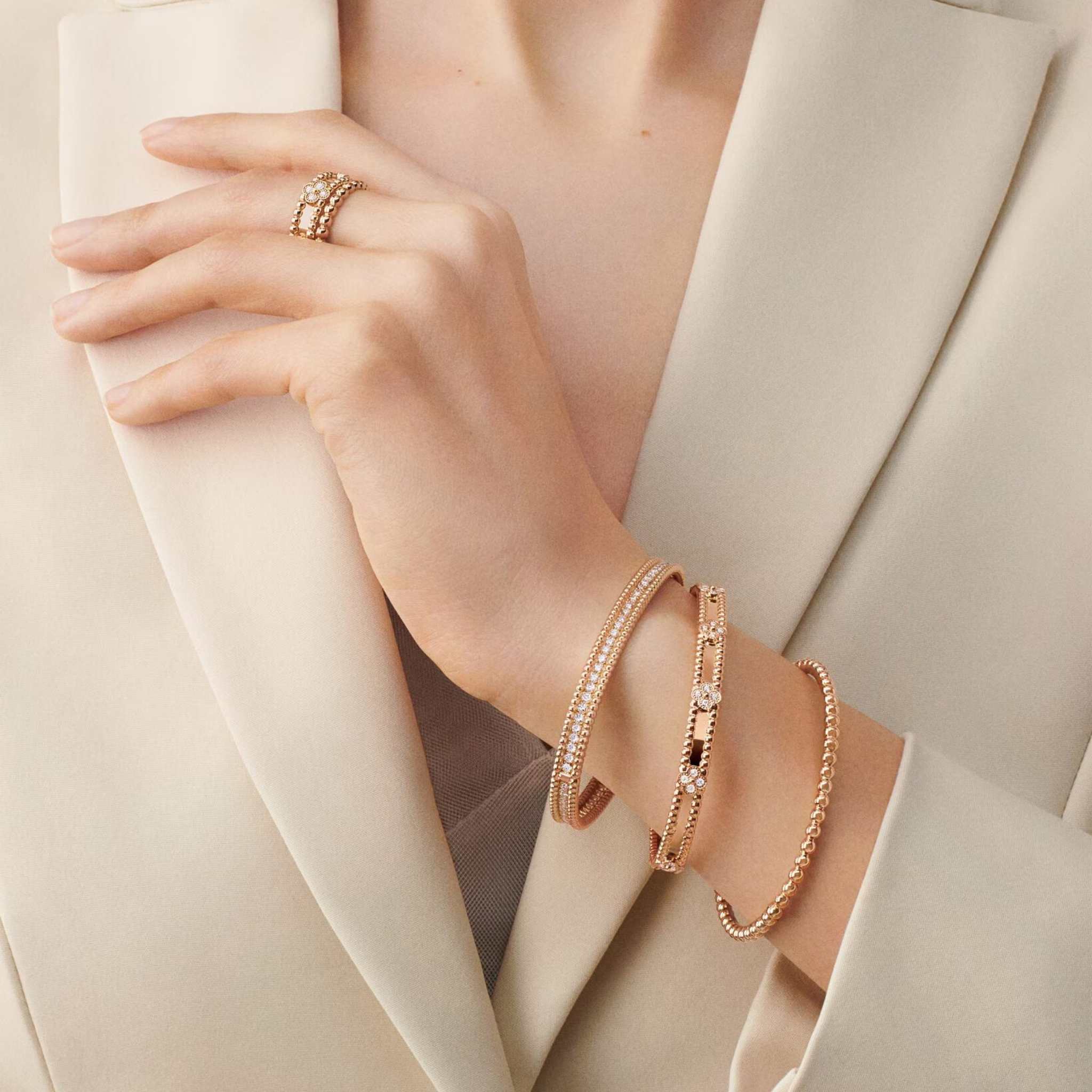 Perlée Sweet Clovers Bracelet Medium Model Rose Gold Diamond - Image 2