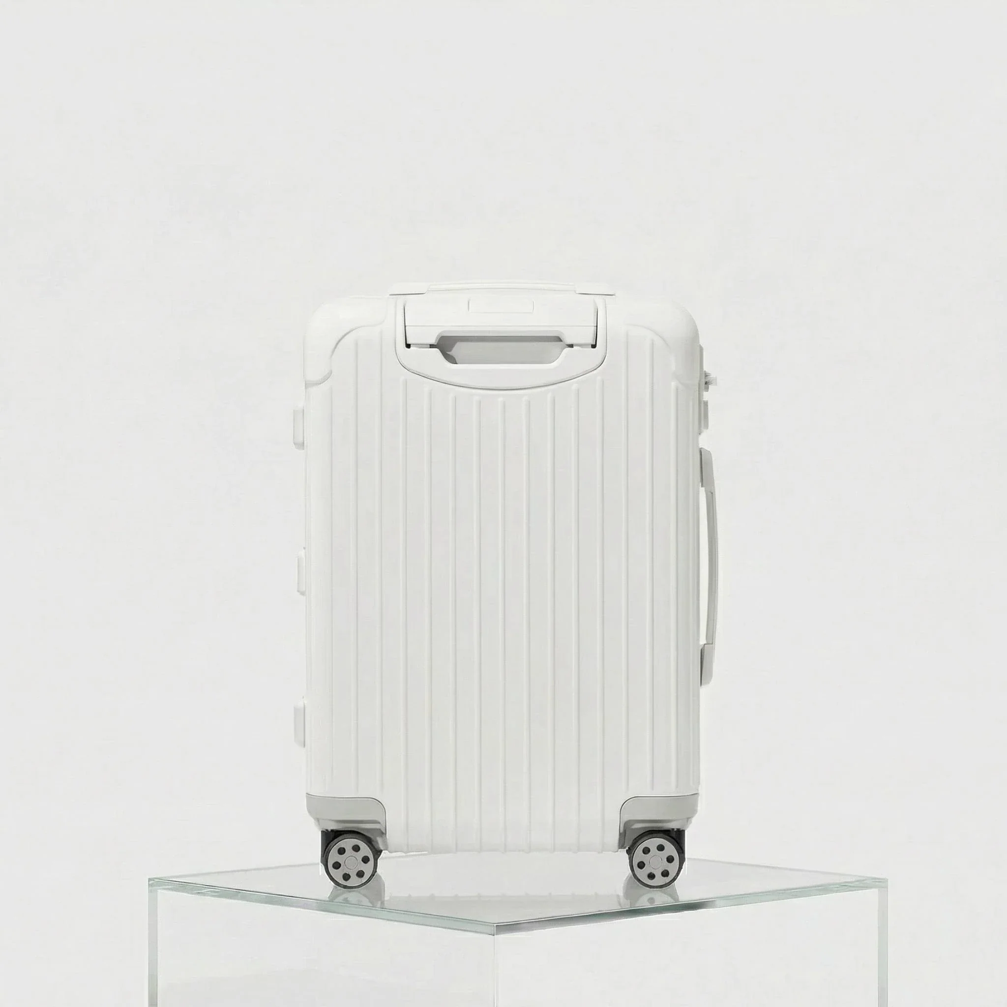 Essential Cabin S - Image 3