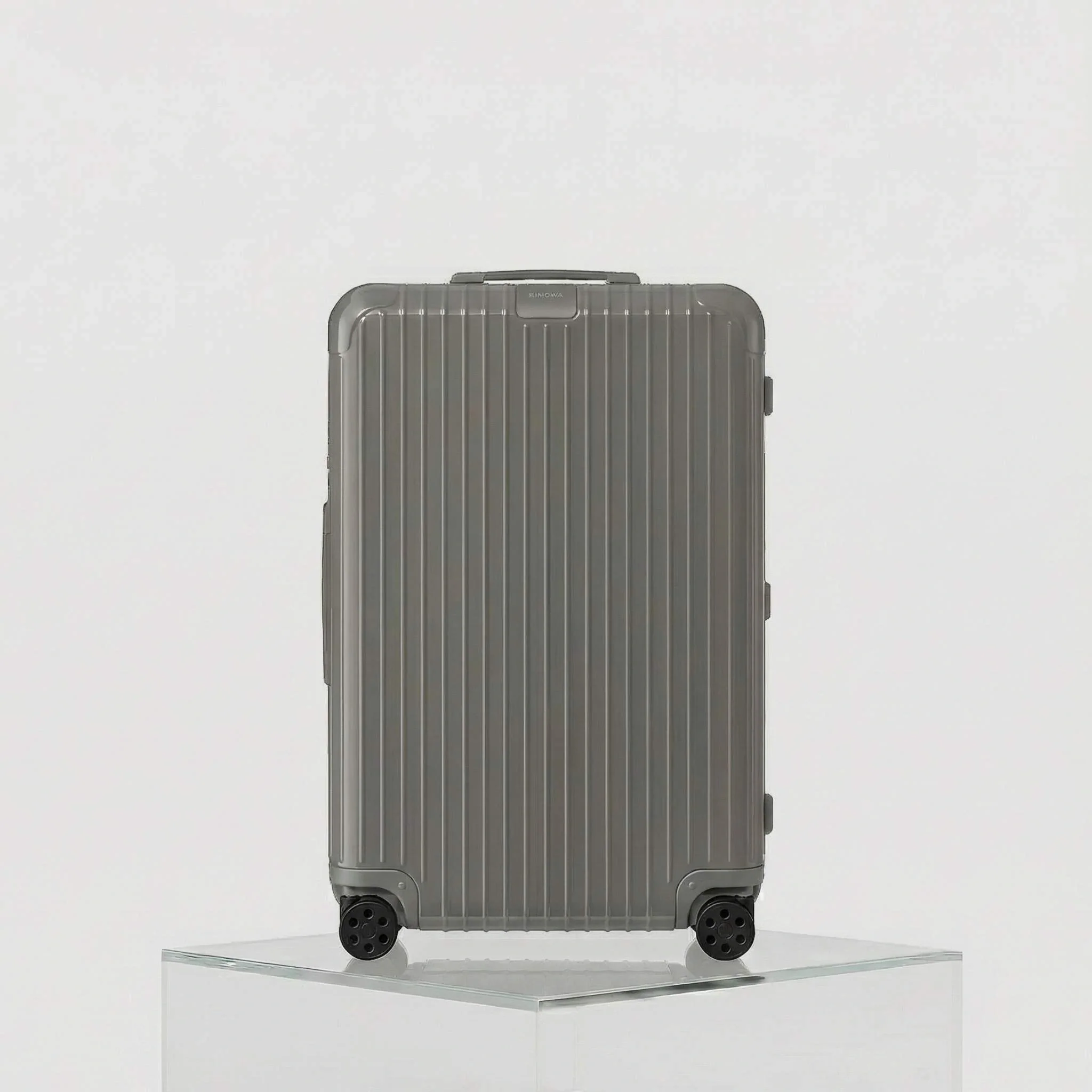 Essential Check In L - Image 11