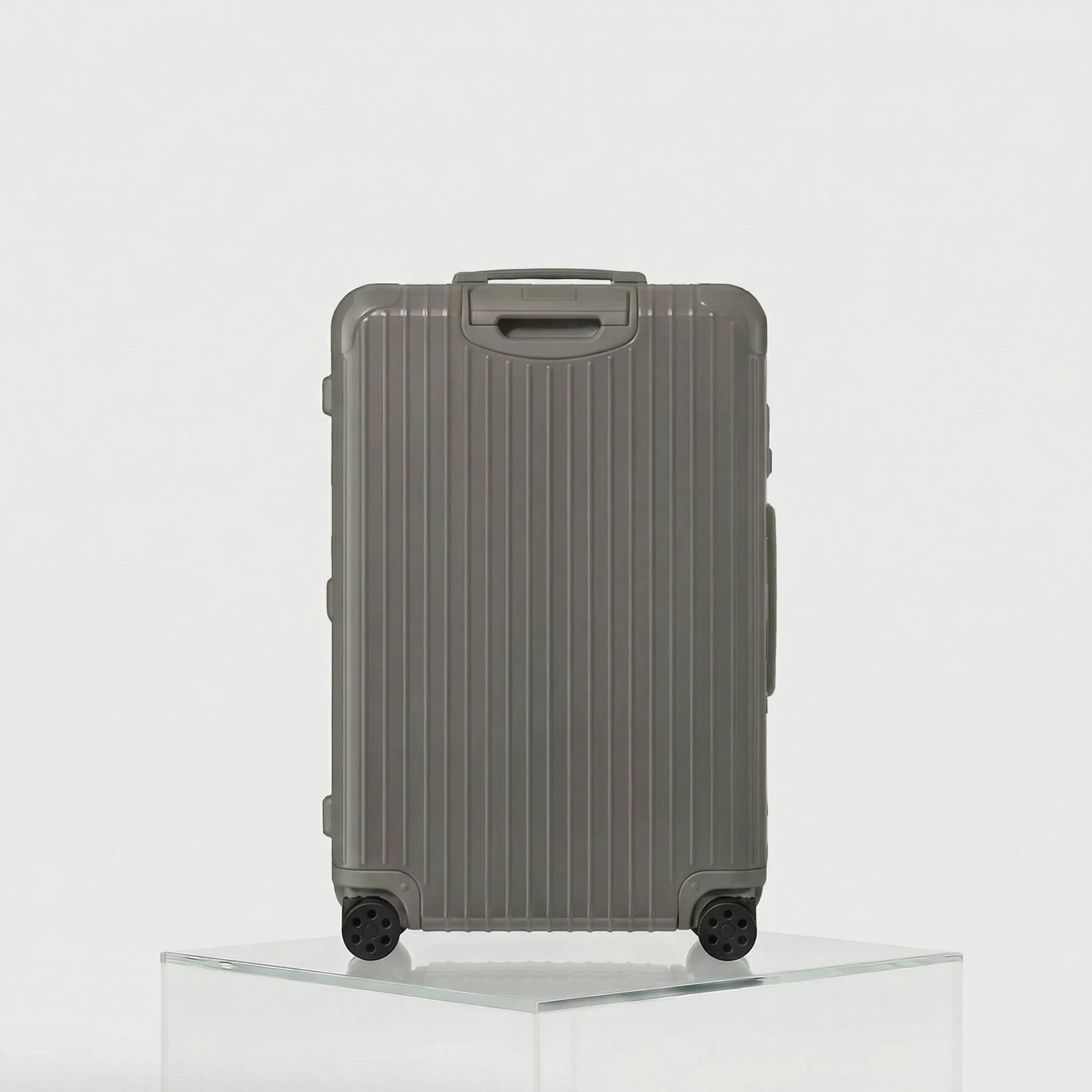 Essential Check In L - Image 12