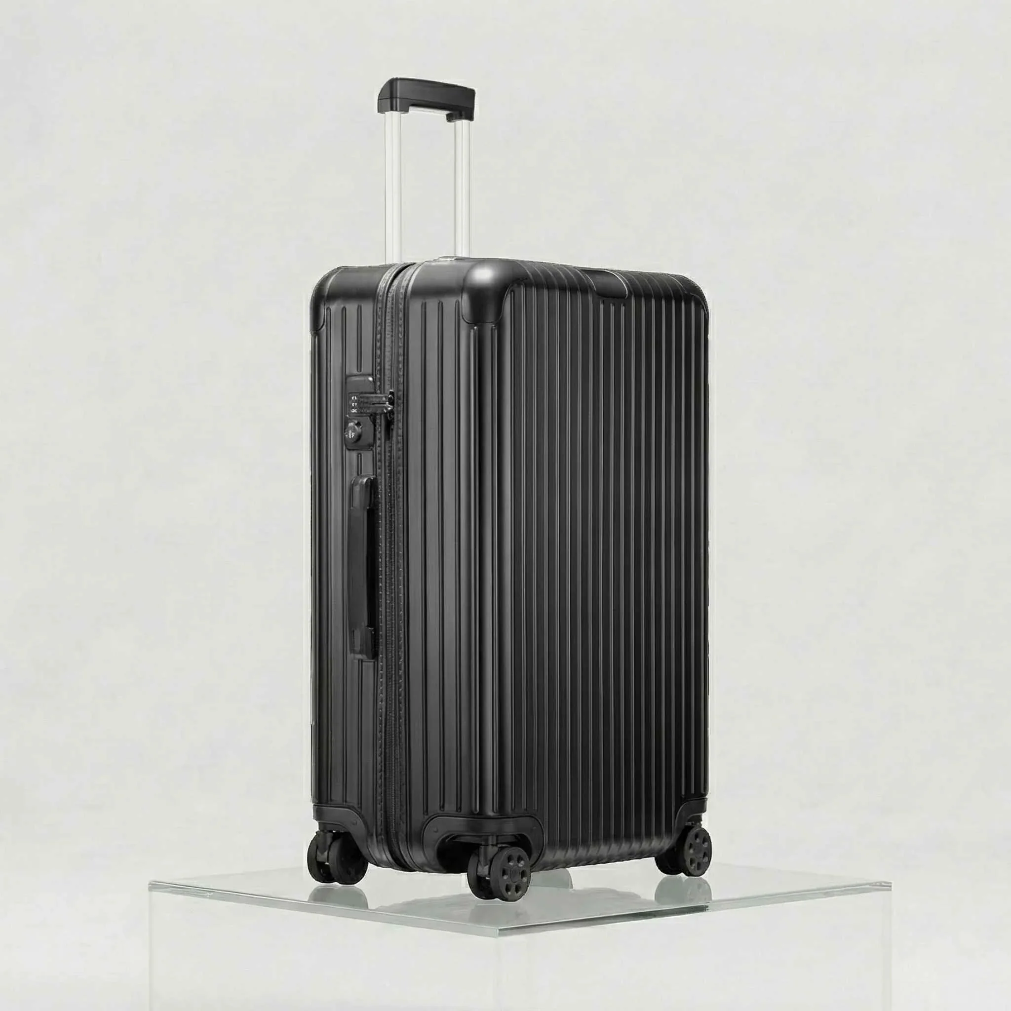 Essential Check In L - Image 13