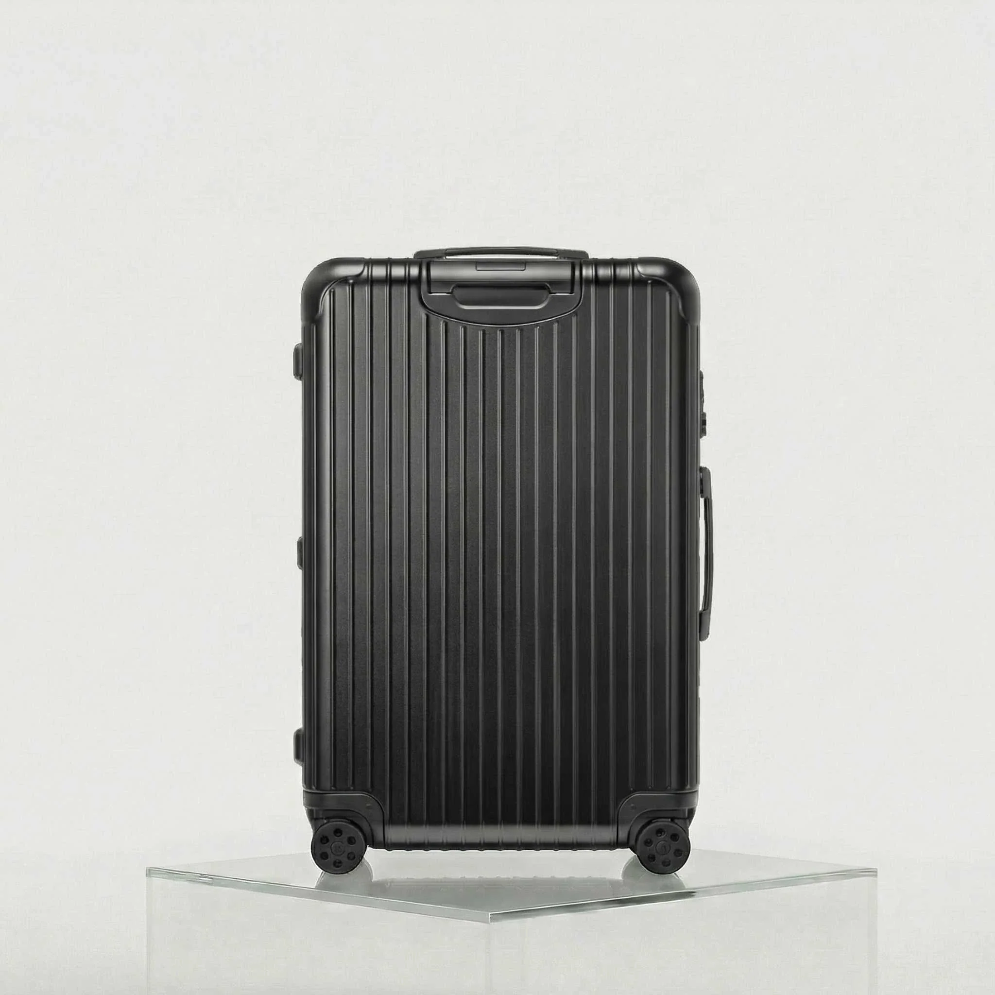 Essential Check In L - Image 15