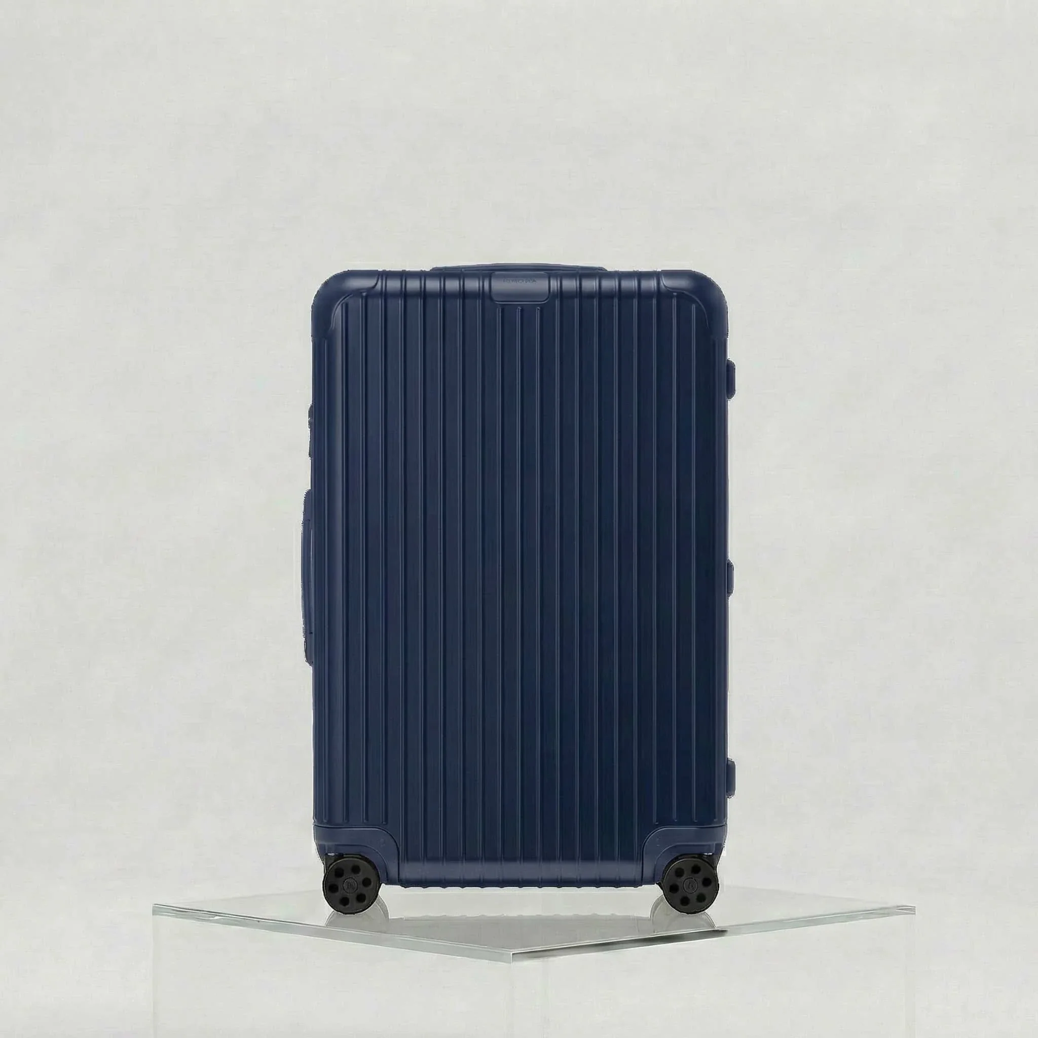 Essential Check In L - Image 17