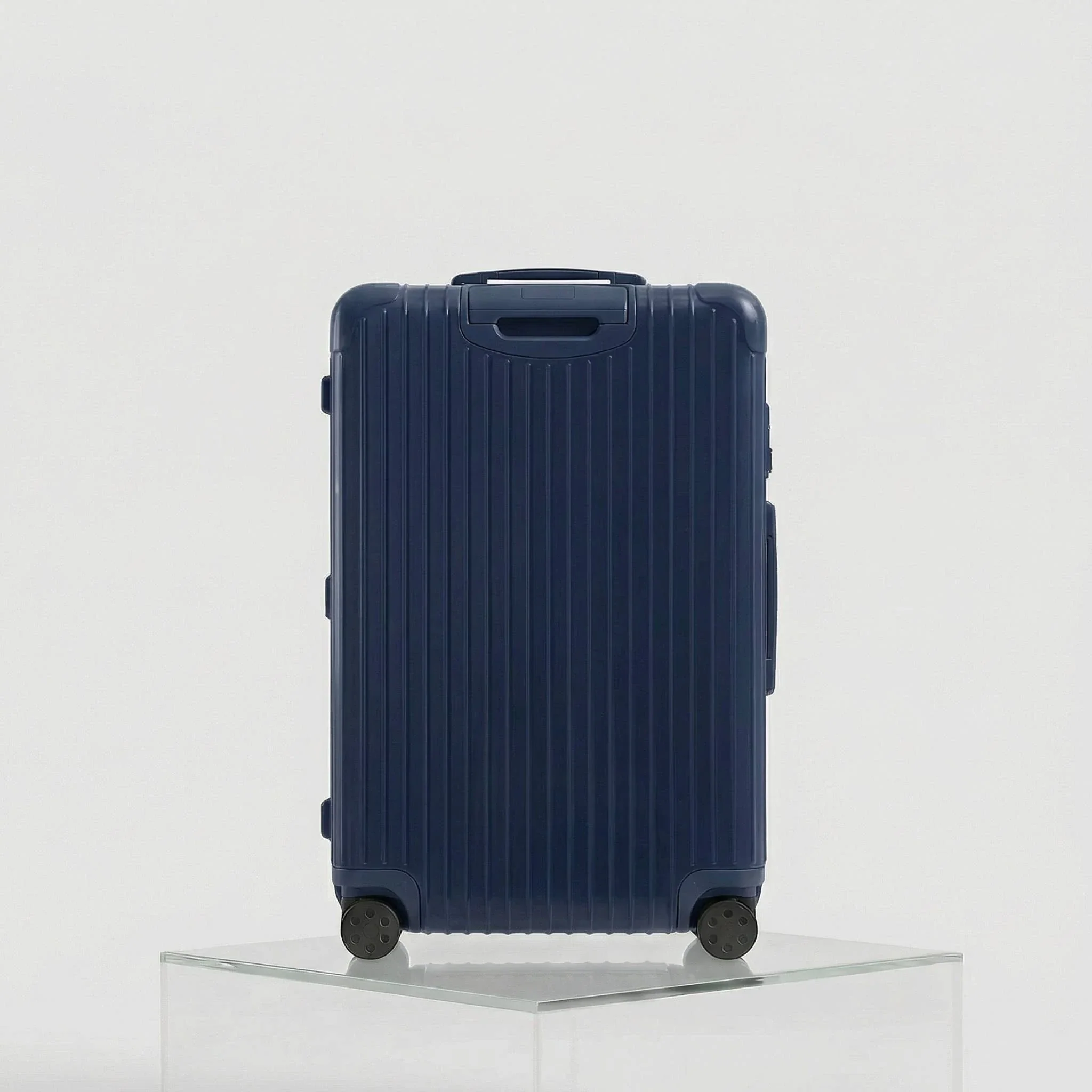 Essential Check In L - Image 18