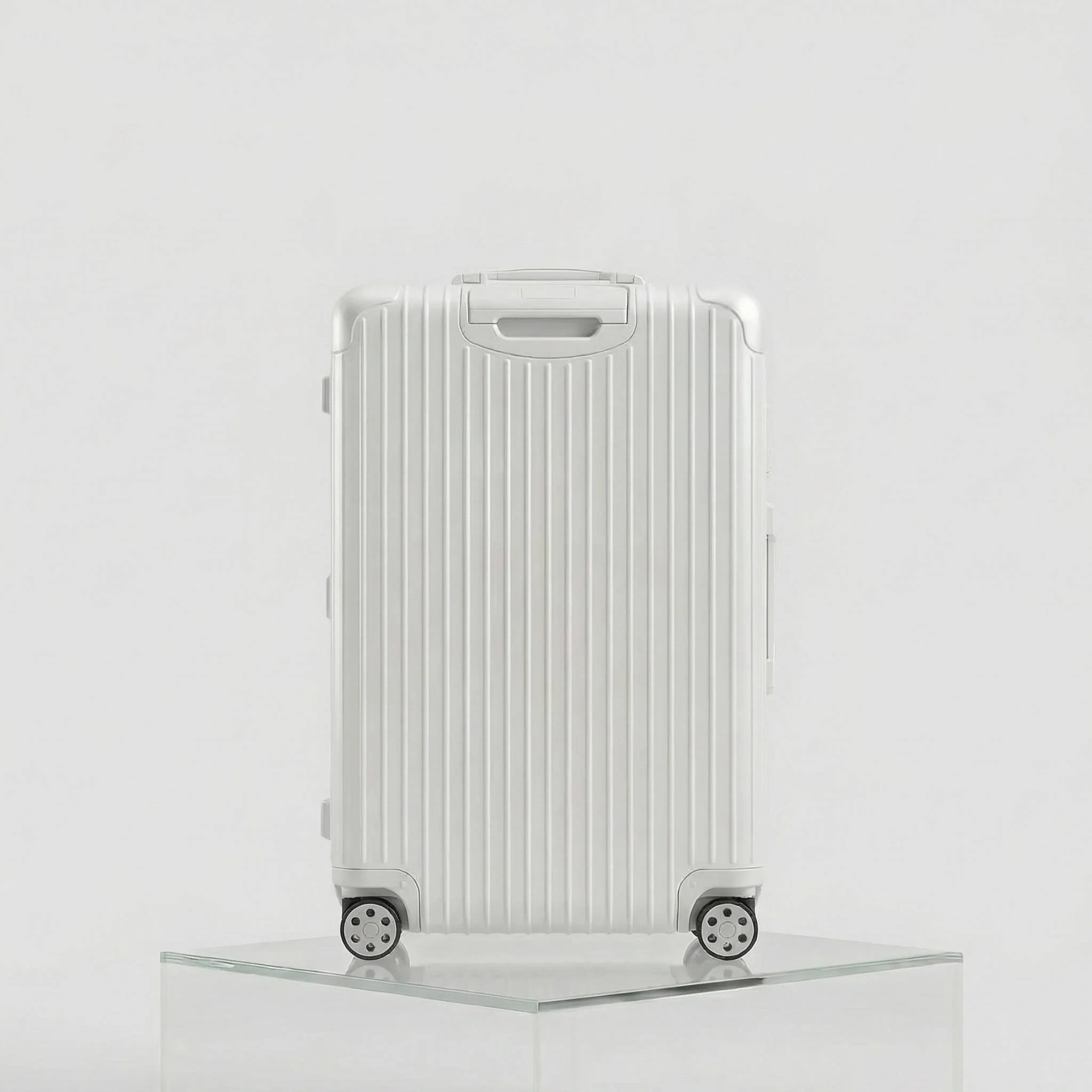 Essential Check In L - Image 9
