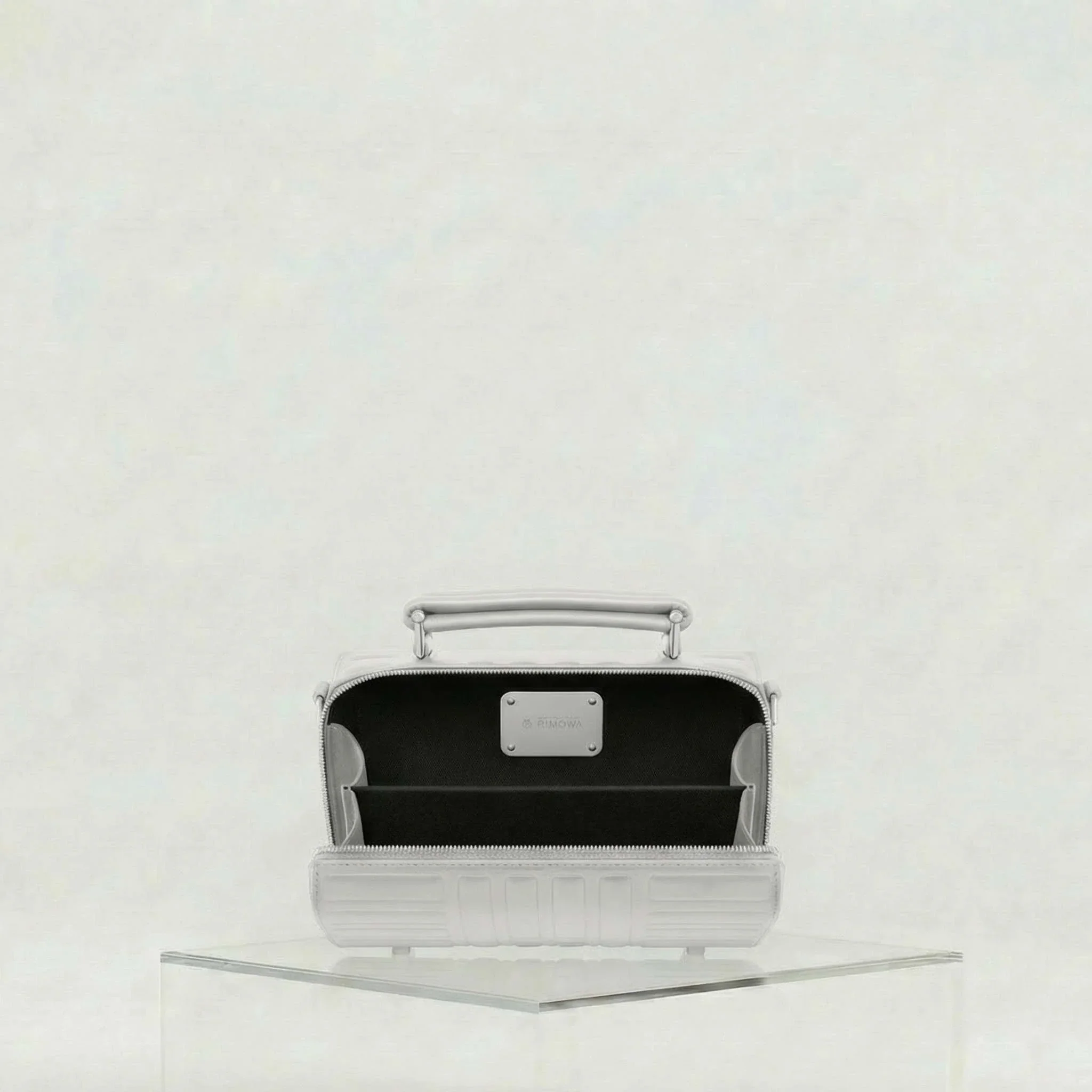 Groove Leather Cross Body Bag Small - Image 14