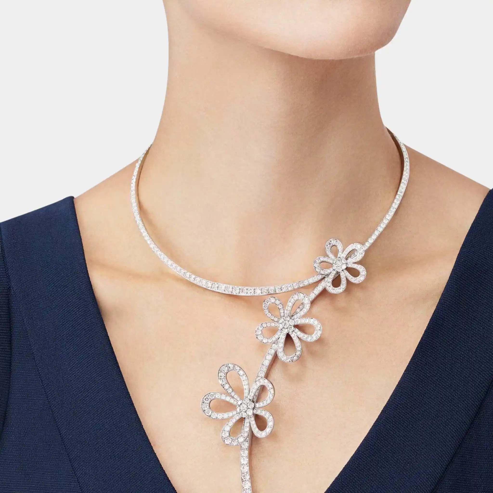 Flowerlace Necklace White Gold Diamond - Image 2