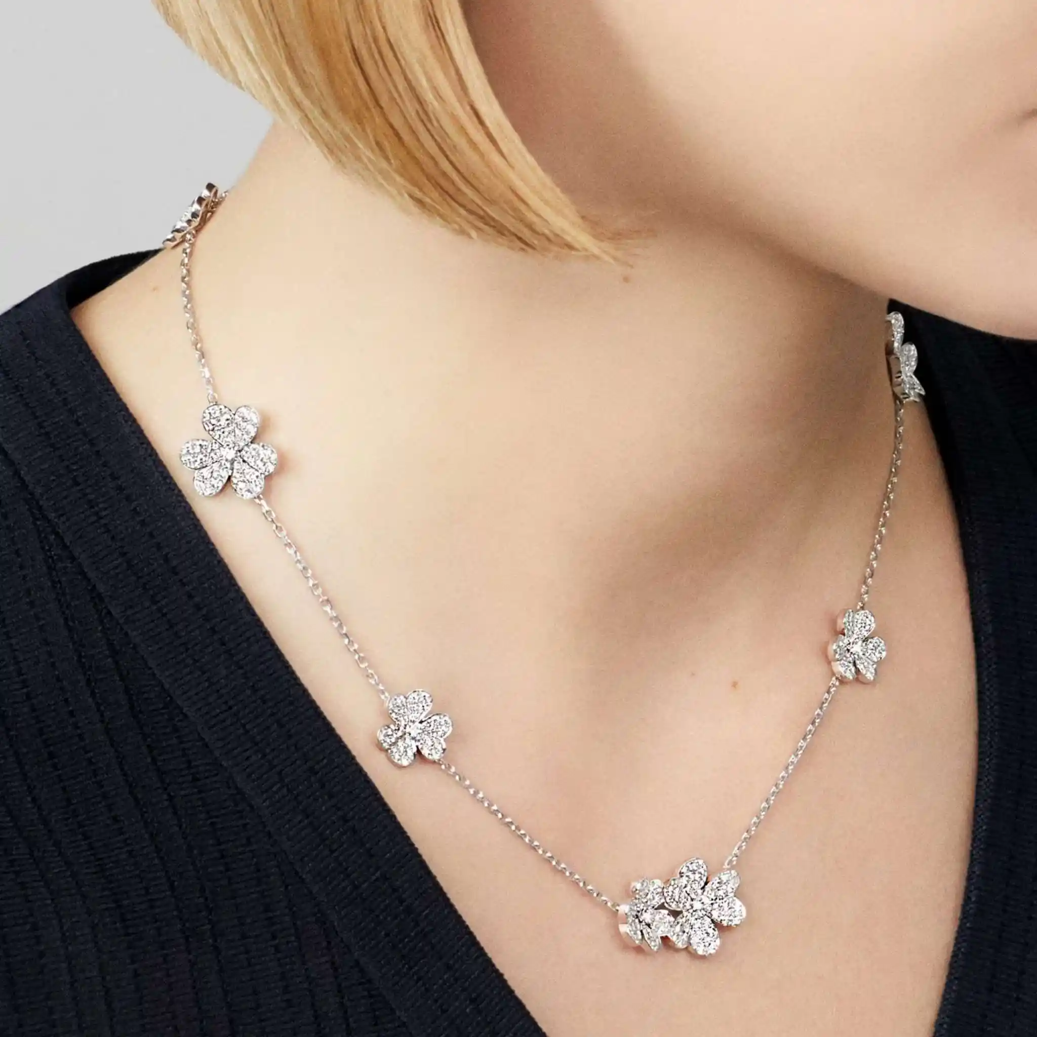 Frivole necklace 9 flowers White Gold Diamond - Image 2