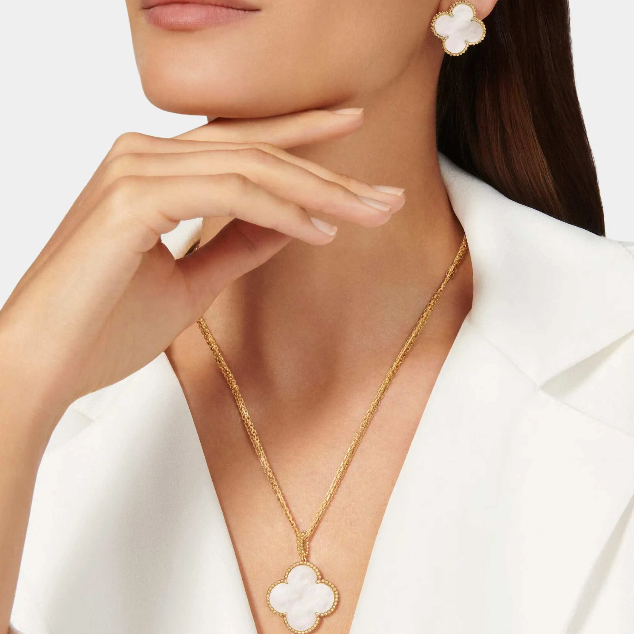 Magic Alhambra Earrings in Yellow Gold & Mother-of-Pearl - Image 2