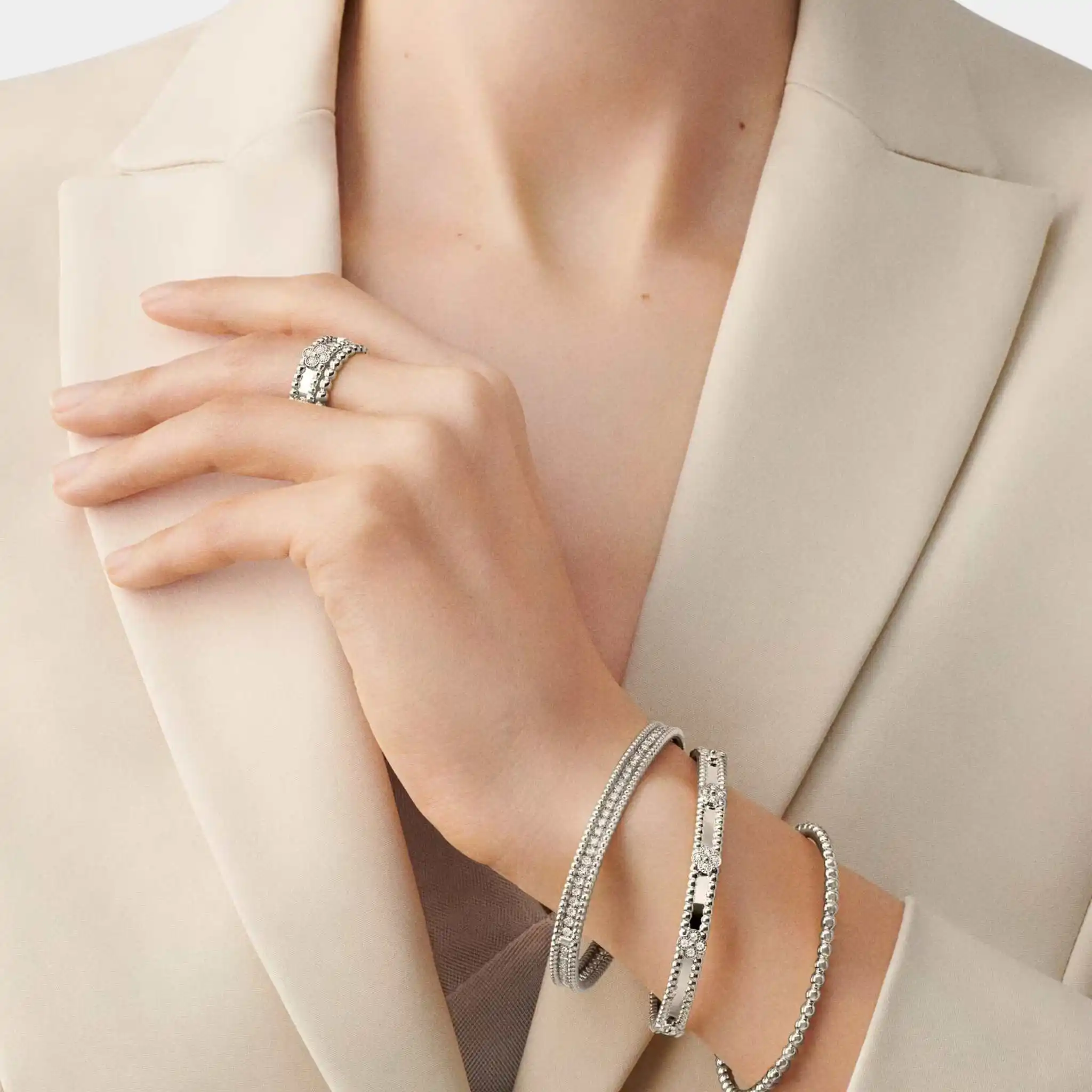 Perlée Sweet Clovers Ring White Gold Diamond - Image 2
