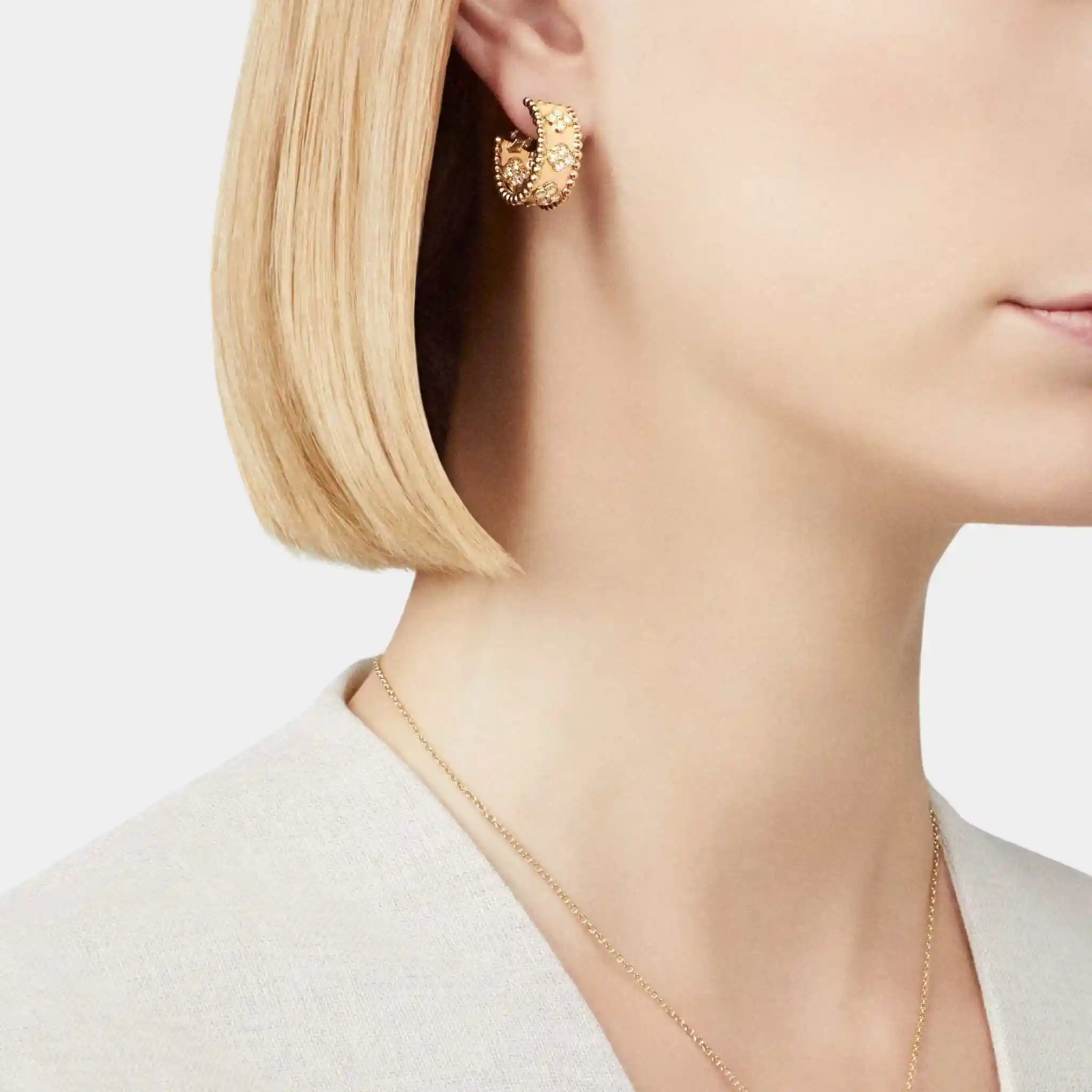 Perlée Clovers Hoop Earrings Yellow Gold Diamond - Image 2