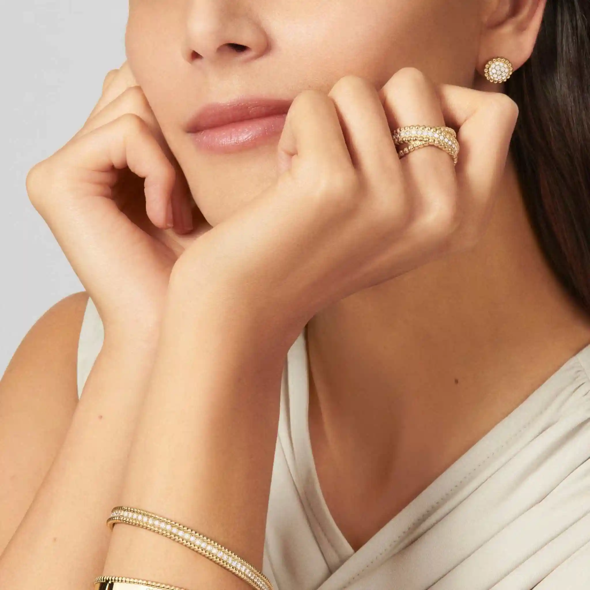Van Cleef & Arpels Perlée Diamonds Earrings Yellow Gold Diamond - Image 2