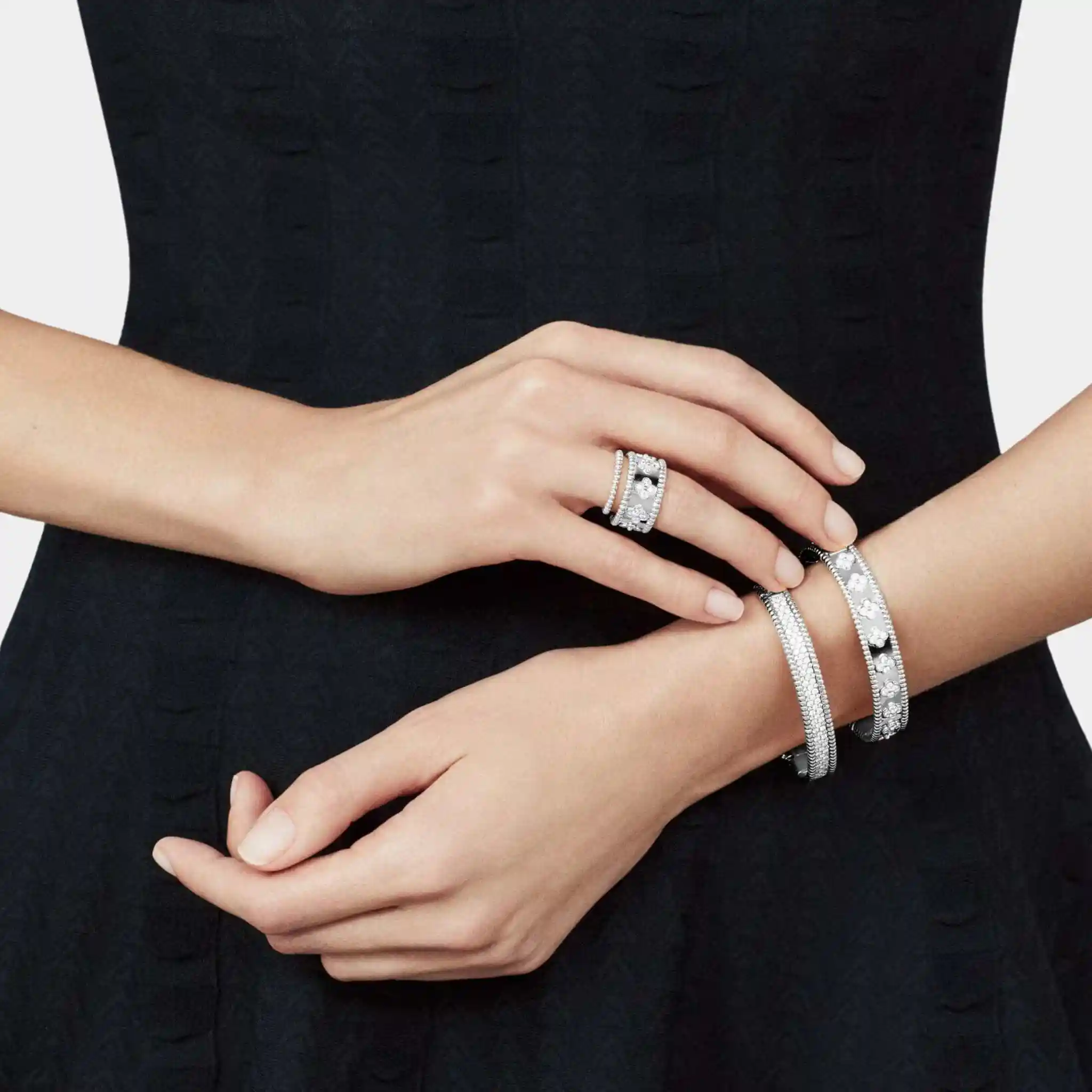Perlée Pearls Of Gold Ring Small Mode White Gold - Image 2