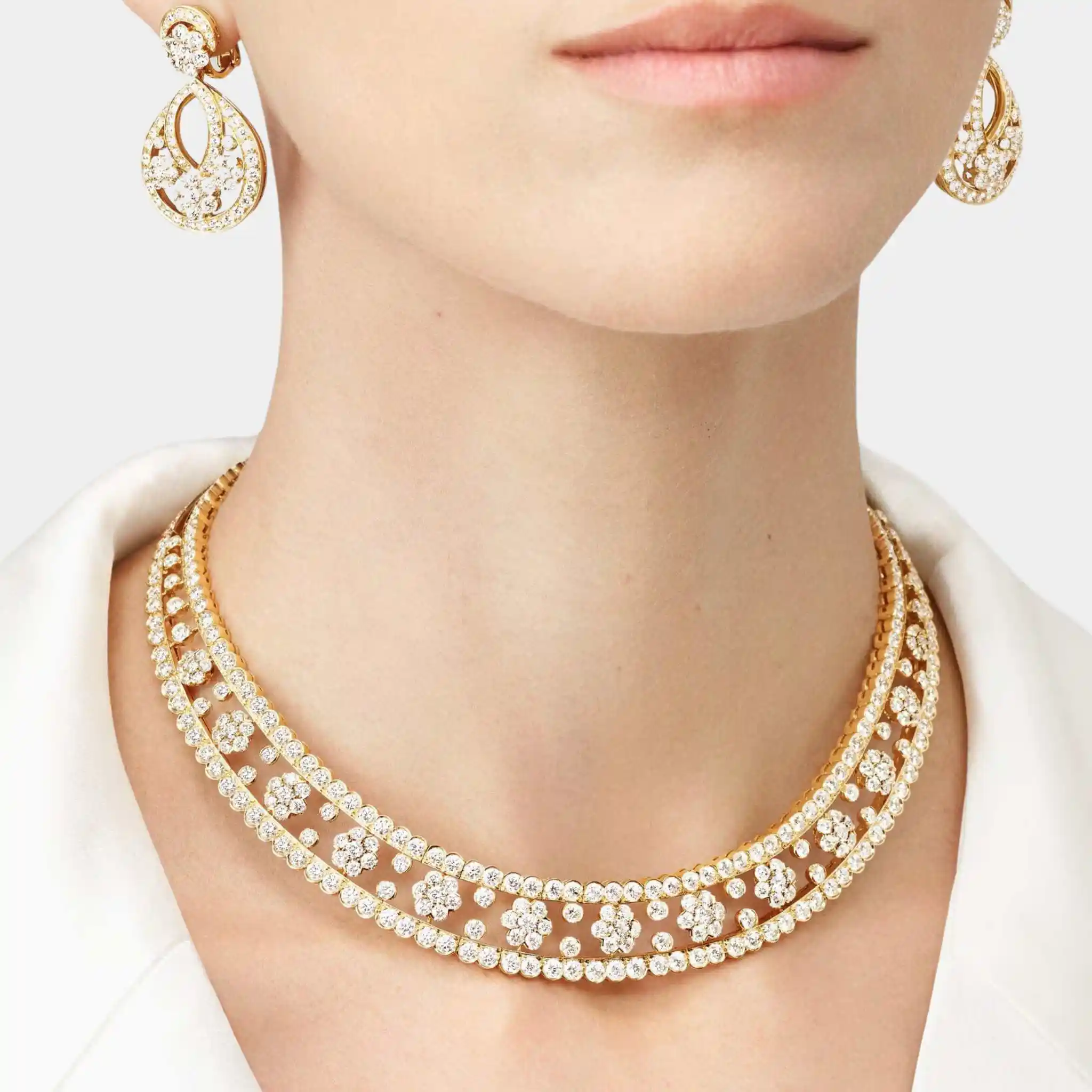 Snowflake Necklace Yellow Gold Diamond - Image 2