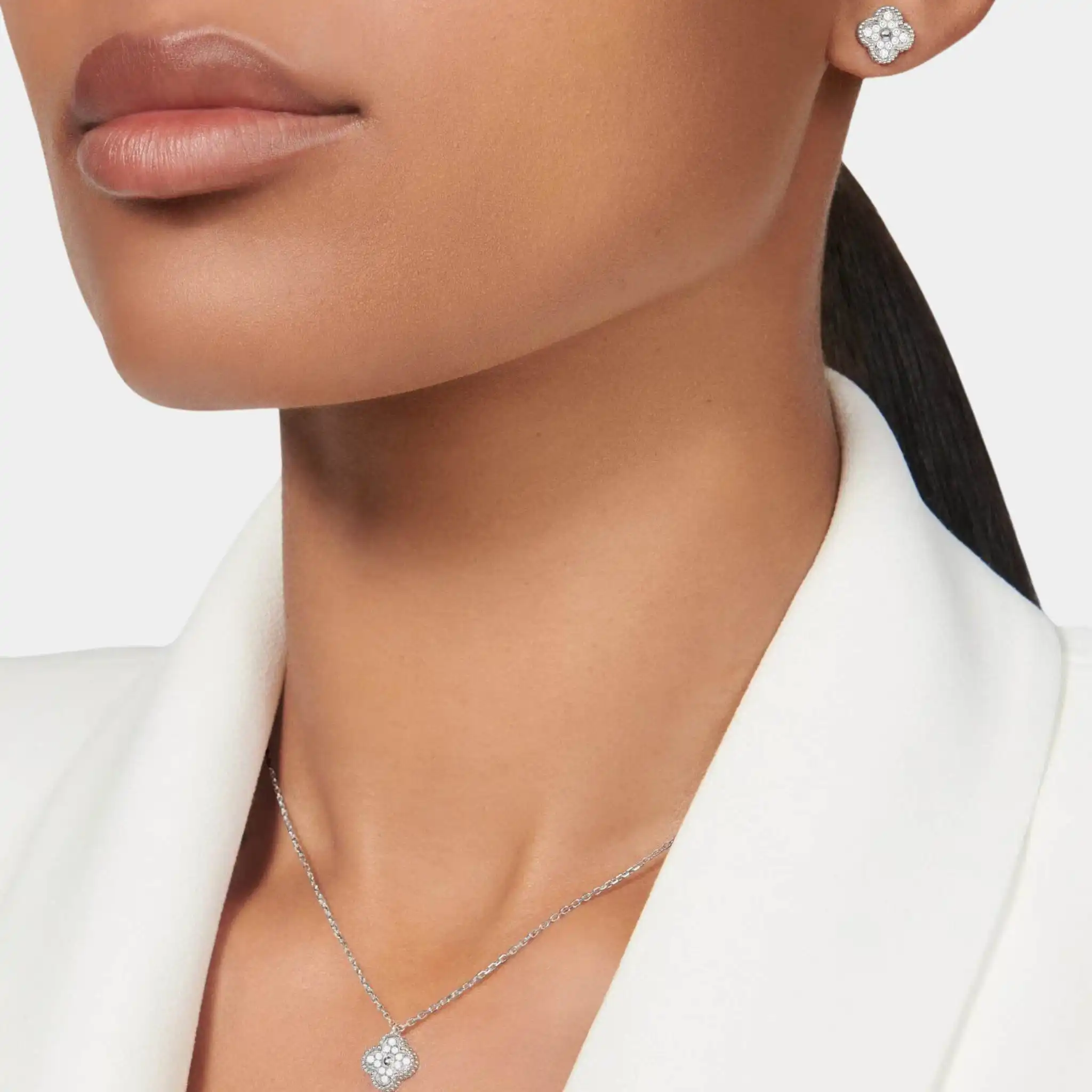 Sweet Alhambra Earstuds White Gold Diamond - Image 2