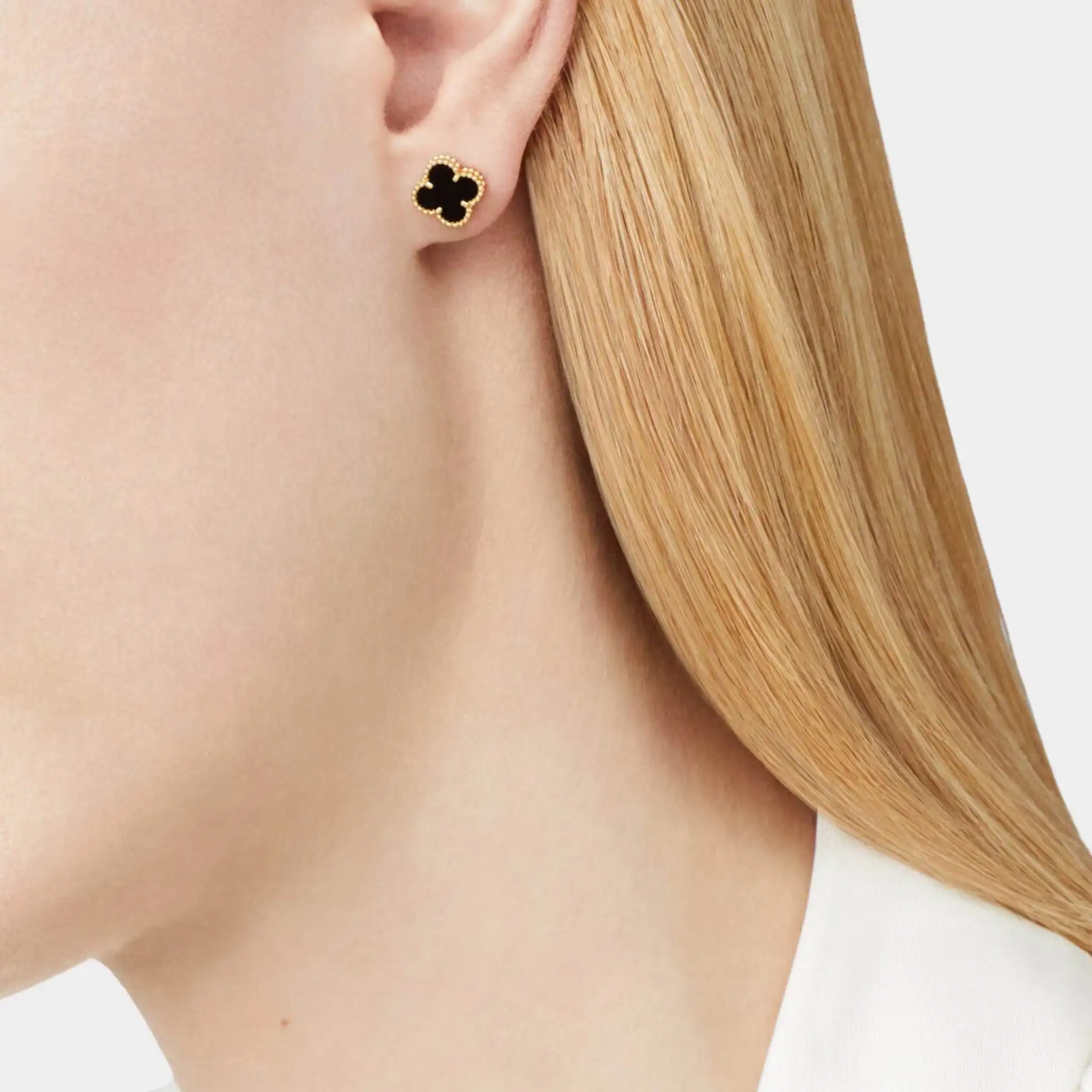 Sweet Alhambra Earstuds Yellow Gold Onyx - Image 2