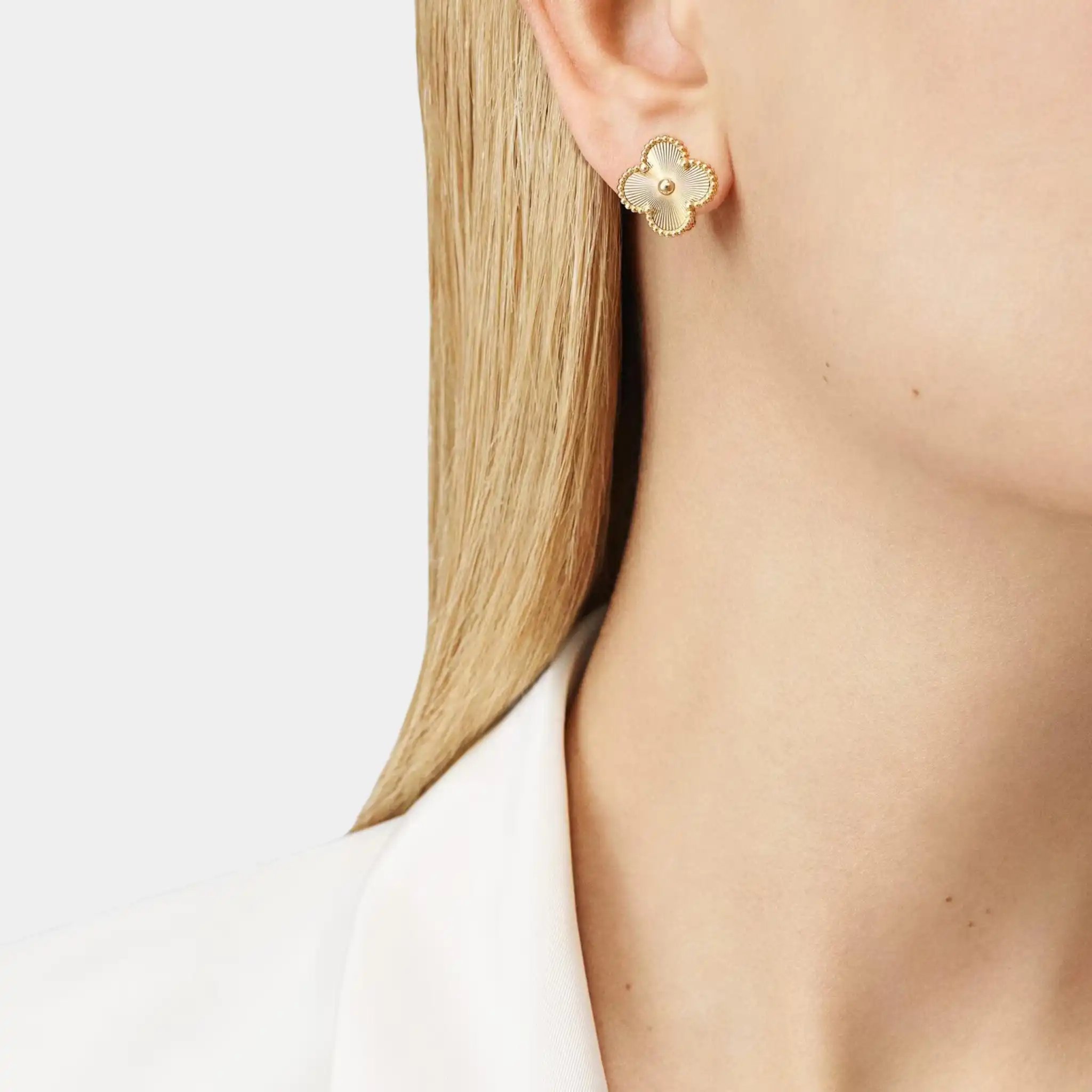 Vintage Alhambra Earrings Yellow Gold - Image 2