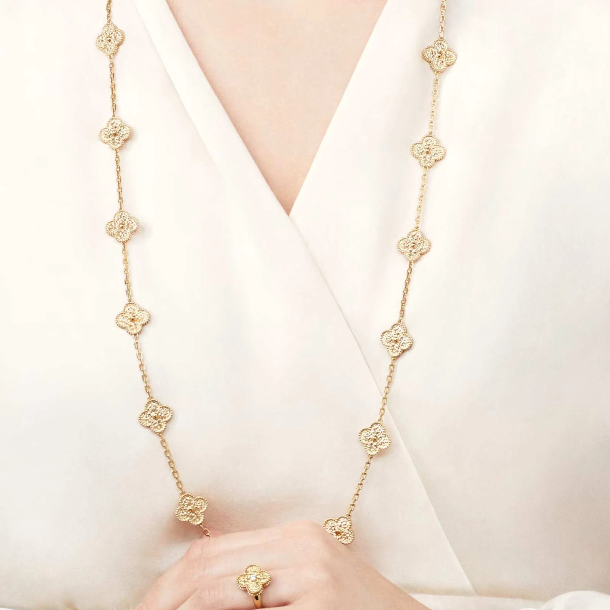 Vintage Alhambra Long Necklace 20 Motifs Yellow Gold - Image 2